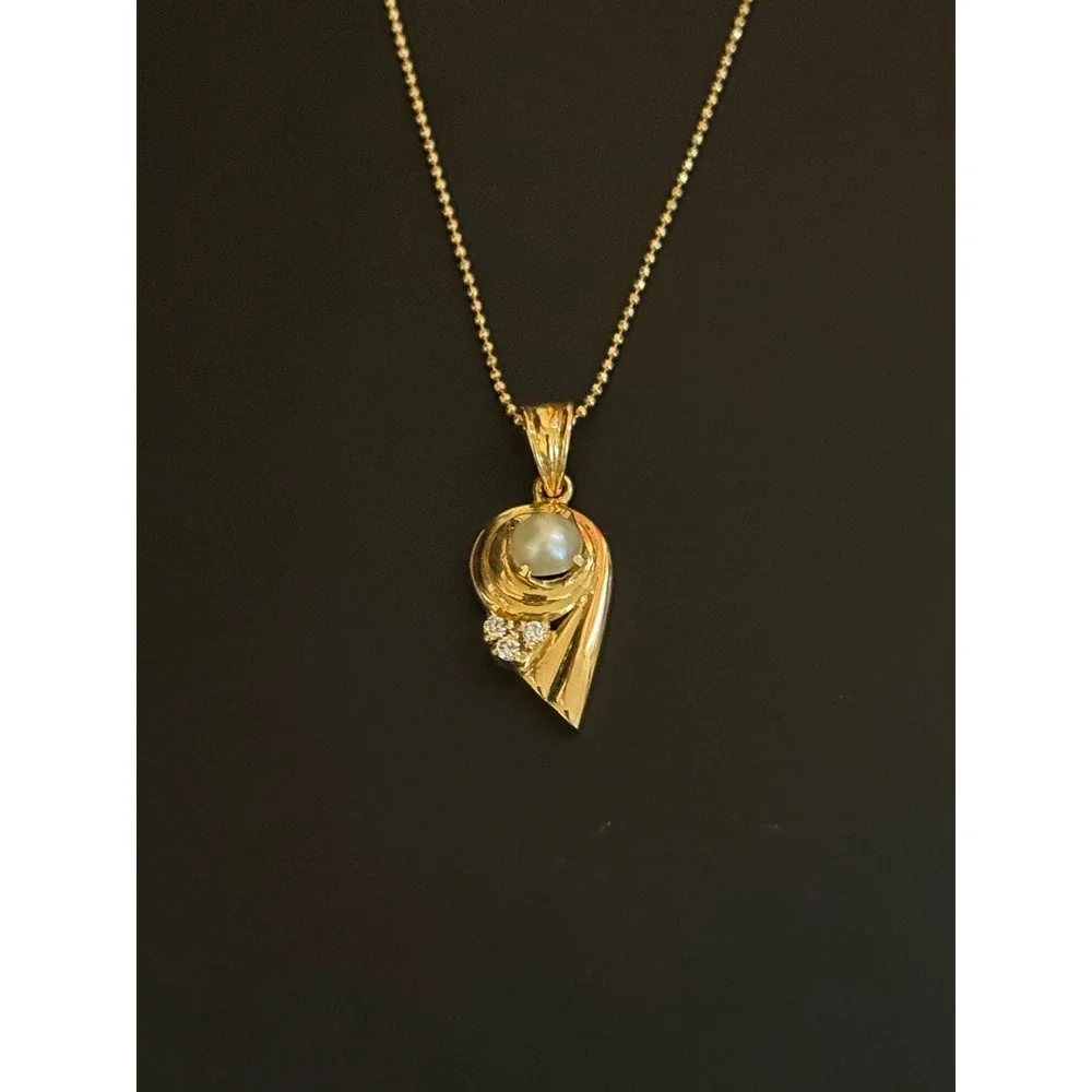 18k Yellow Gold Pearl and Diamond Swirl Pendant Necklace 17.5 Inch Chain 5g